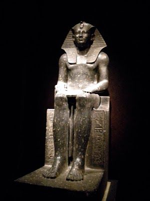 上图:古埃及第十八王朝法老图特摩斯二世 (Thutmose II,主前1493—1479年在位)。阿赫摩斯一世死后,第十八王朝经过了阿蒙霍特普一世(Amenhotep I,主前1525年-1504年在位) ,图特摩斯一世(Thutmose I,主前1506—1493年在位)和图特摩斯二世 (Thutmose II,主前1493—1479年在位)。摩西于主前1487年逃到米甸,要杀他的法老(出二15)很可能就是图特摩斯二世。