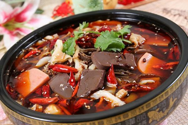 上图:重庆名菜毛血旺,用猪血或鸭血与牛油做成。虽然新约的外邦信徒不必遵守犹太人的饮食条例,但使徒们也指出:「圣灵和我们定意不将别的重担放在你们身上,惟有几件事是不可少的,就是禁戒祭偶像的物和血,并勒死的牲畜和奸淫」(徒十五28-29)。