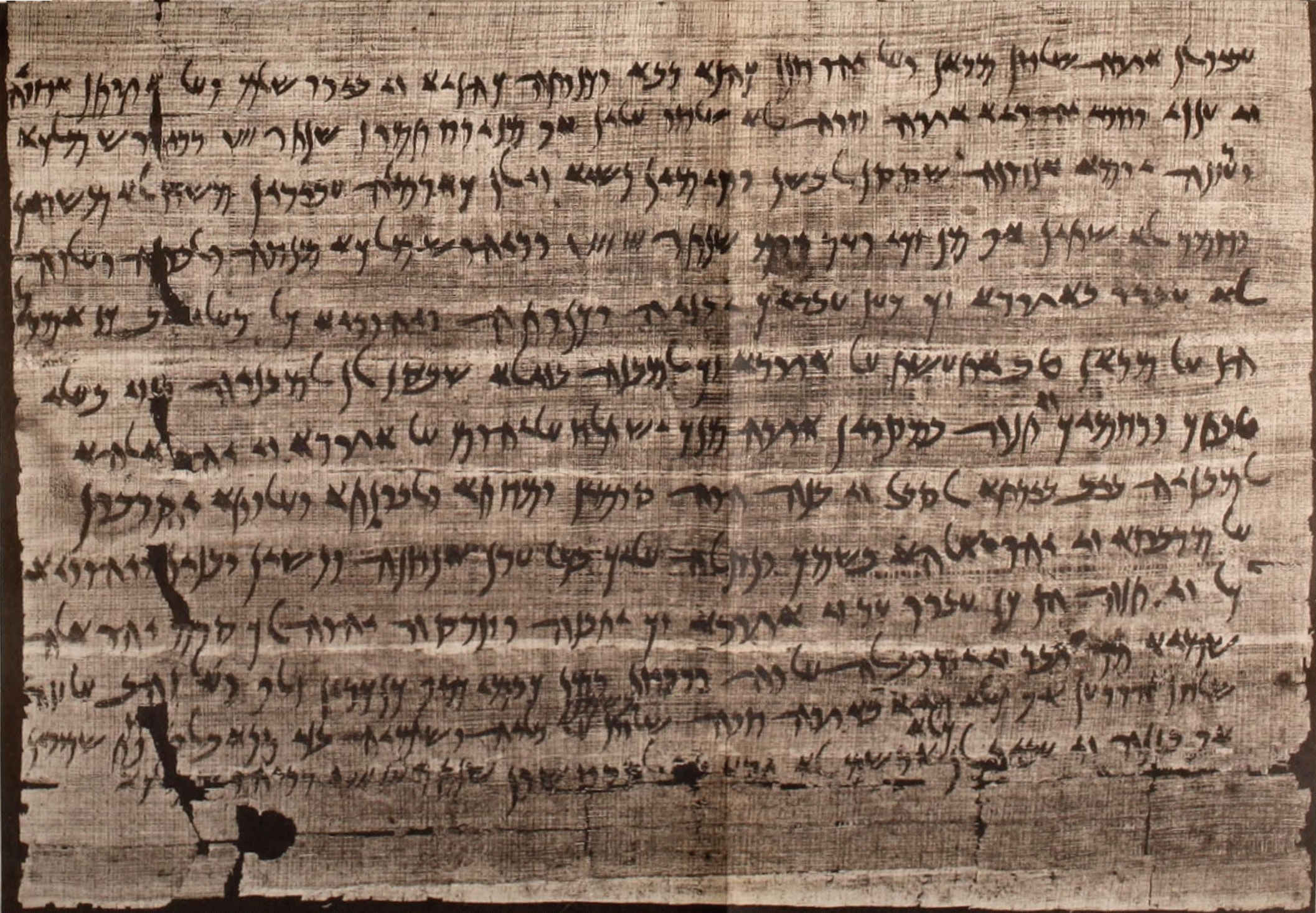 上图:伊里芬丁蒲纸卷(Elephantine papyri,又称象岛古卷)中的一封信,要求在伊里芬丁重建犹太会堂。伊里芬丁蒲纸卷是一批于1903年在埃及尼罗河上的象岛(伊里芬丁岛)找到的亚兰文蒲纸卷。古卷所描述的是以斯拉、尼希米时代以及更早的时期,即主前第五世纪末波斯帝国边区的情况。象岛是当时犹太人侨居埃及的一个社区,亚兰文在波斯时代是外交和贸易的主要语文,成为犹太人的日常语言。 很多圣经上记载的风俗和名称,都在这些文字里找到了详尽说明。其中一份主前419年波斯王大流士二世所颁布的诏书,谕令犹大人守逾越节,佐证了《以斯拉记》中所载波斯王赋予以斯拉权柄推行犹太律法。 古卷亦显示尼希米的对头参巴拉在主前407年已届高龄,与尼希米在主前445年「亚达薛西王二十年」(尼二1)回归耶路撒冷一致。